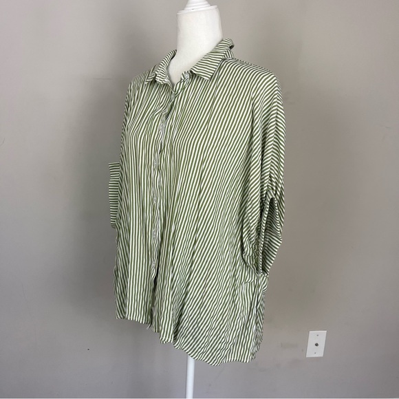 BUTTON UP OVERSIZED STRIPED SHORT SLEEVE TOP IN WHITE AND GREEN SIZE SMALL - Picture 11 of 16
